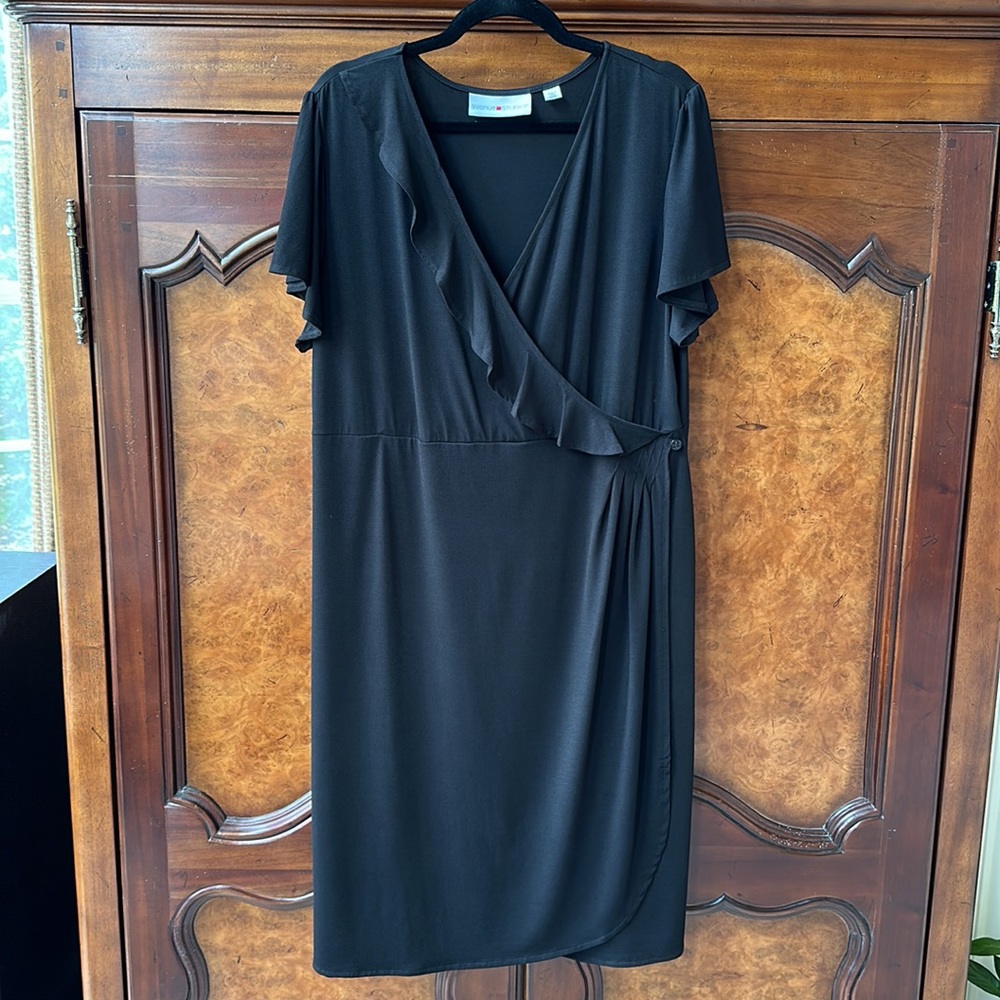 Avenue Studio Black Faux Wrap Dress (Size 22/24) - Picture 10 of 15